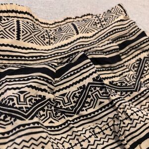 Sis Sis Womens Geometric Print Shorts - Size M